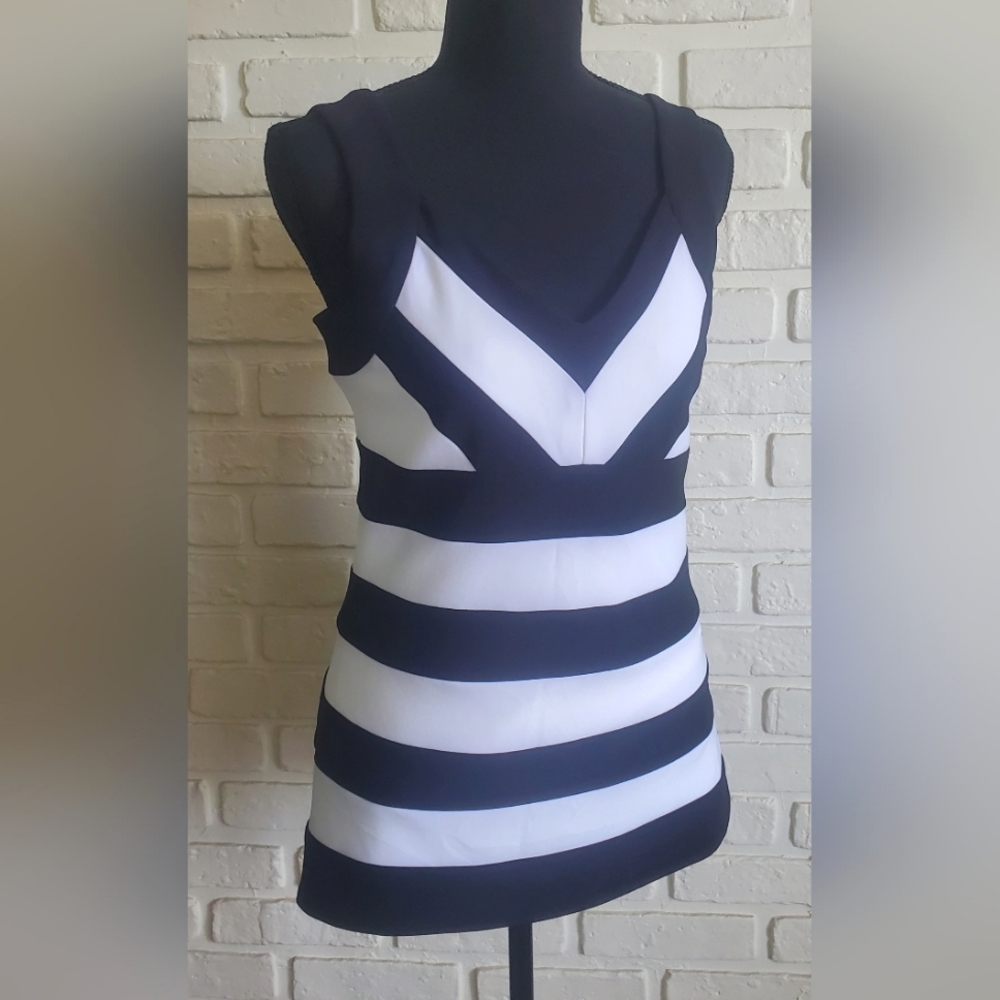 Joseph Ribkoff Monochrome Striped Sleeveless Strap V-Neck Top Size 6